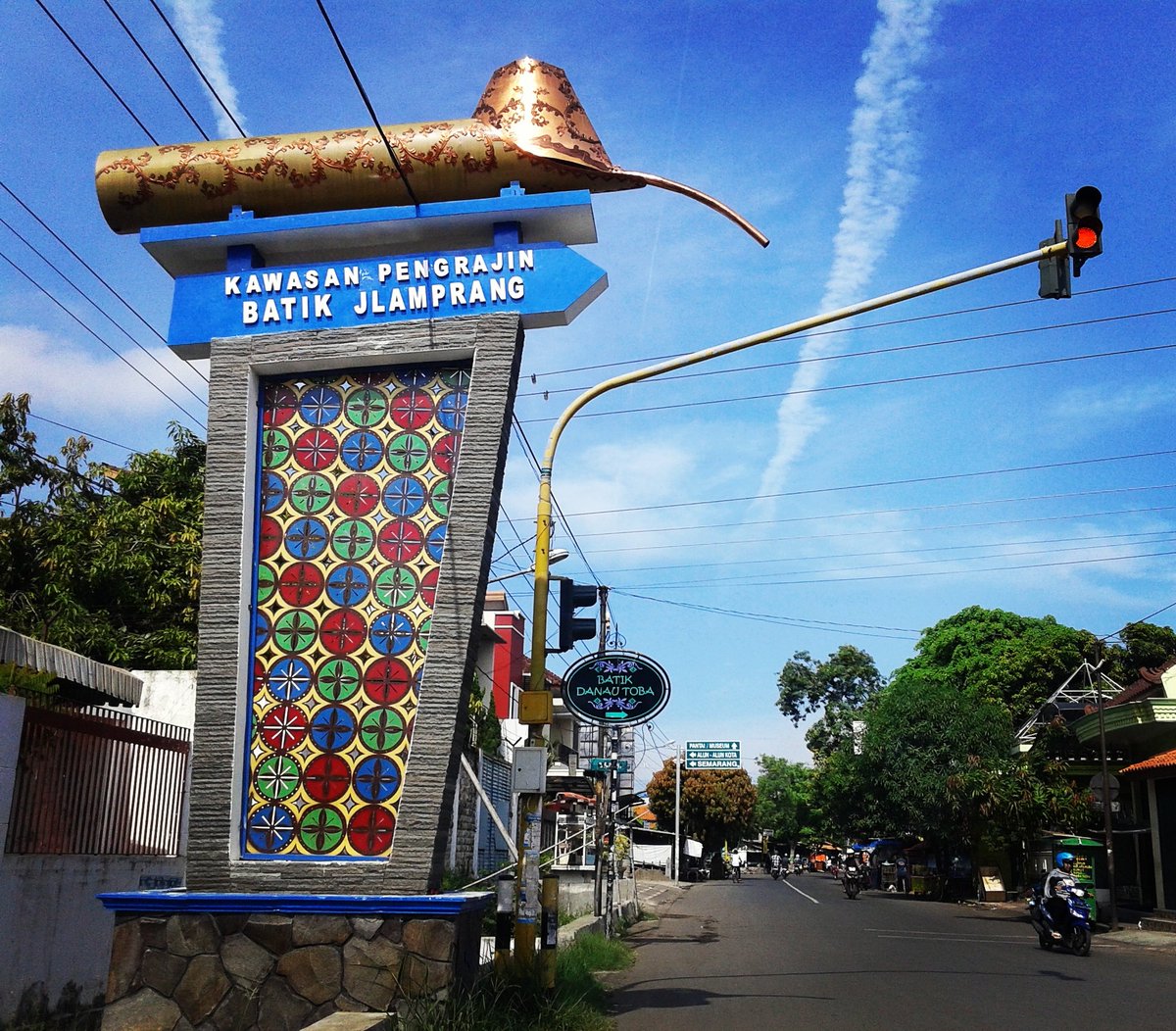 disini_pkl's tweet photo. Tugu Kawasan Pengrajin Batik Jlamprang, Pekalongan
#LENSAupdate
#disinipekalongan
#instapekalongan
#pekalongan https://t.co/Wn8Uyn87U4