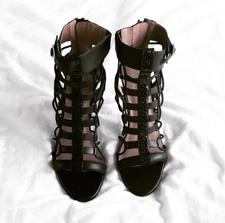 SOLE MATES | The essential addition via @_maia_manda #SABASTYLED #HEELS
Shop Naomi Heel > goo.gl/xS0gVH