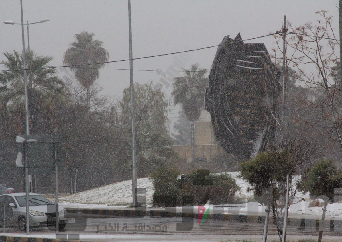 Urdoni's tweet photo. بدء تساقط الثلوج بغزارة في منطقة الجامعة الاردنية - صويلح #ثلج #SnowInJo #Snow #Jo #Jordan #Amman https://t.co/KxkHCWzTnD