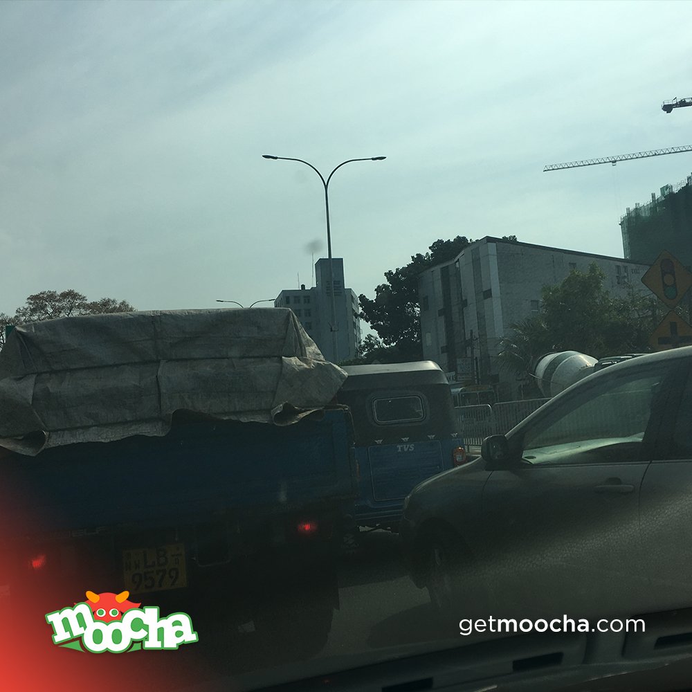MoochaApp's tweet photo. Lane rule? Ain't no moo got time for dat! #Moocha #SLTraffic #lka https://t.co/Q4jjNtN2i4