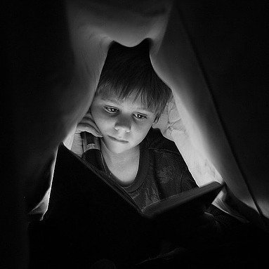 Черные глаза. Глаза в темноте. Глаза в темноте мем. Глаза в темноте. Глаза в темноте мем.