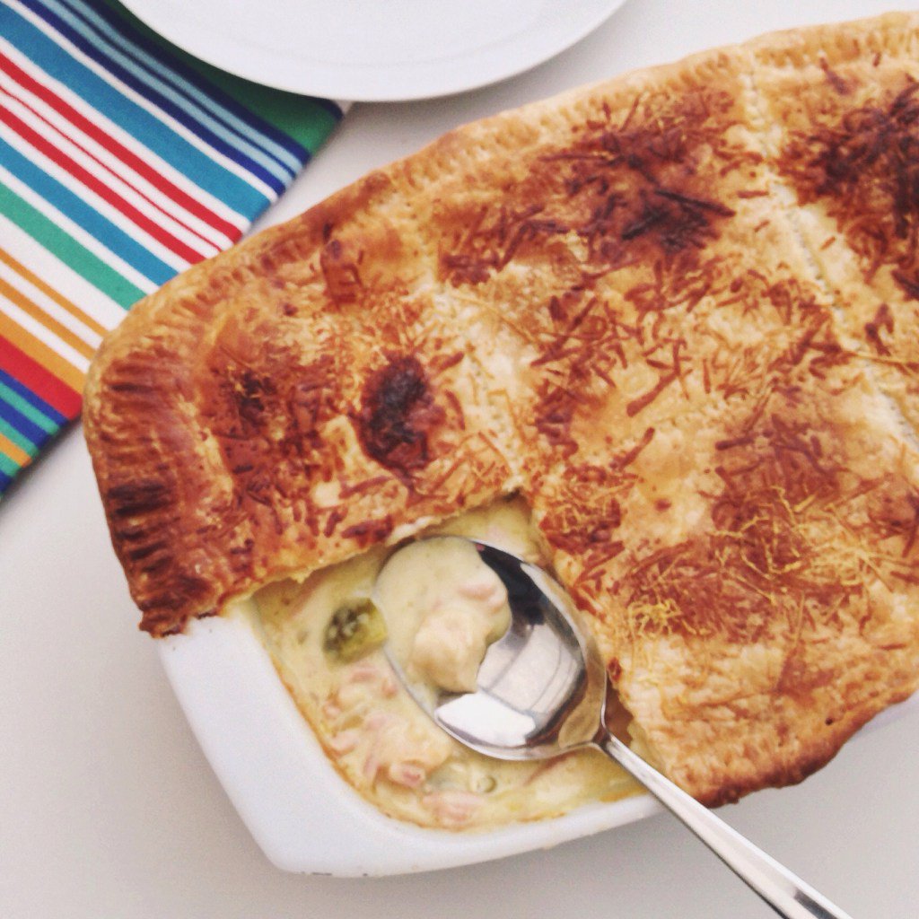 Cookingdomblog's tweet image. Lekkere winterkost! Hartige taart met kip, ham en spruitjes wp.me/p5d8Bk-1lq cookingdom.nl/2016/01/25/har…