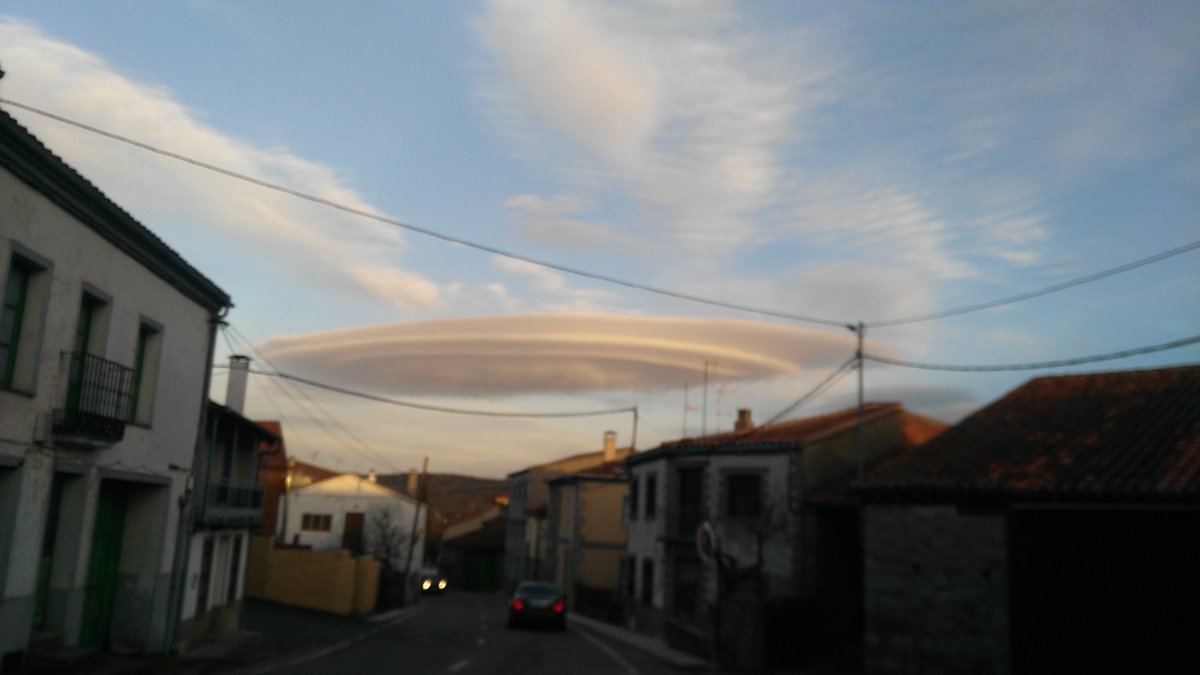 isaroal's tweet photo. @ElTiempo_tve estas son las nubes que había hoy en Linares de Riofrio(Salamanca).......rariiiiisimas https://t.co/FAwvmNITuy