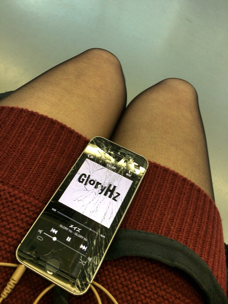 _C_Shino's tweet photo. 電車に揺られて〜🚋
これから…
#GLORYHz
#メイズ
#久しぶりに聞くといいね
#🐭🏰💫💭 https://t.co/DwO9MJLpAj