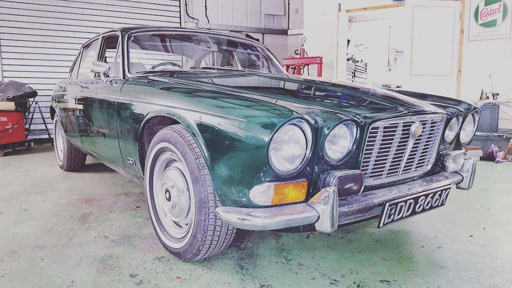 oldcar_photo's tweet photo. Wonder what lies in store for thus mk1 XJ6??? #classiccar #oldcar #vintagecar #jaguar #xj #xj6 #oldtimer #classicjaโฆ https://t.co/Q25BkS3n9h