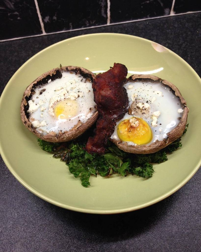 SecretFitFam's tweet image. #GetFitQuick Mornig all! Start your Monday right, with these delicious grilled mushroom eggs! 👌🏻😋 Packed with prote…