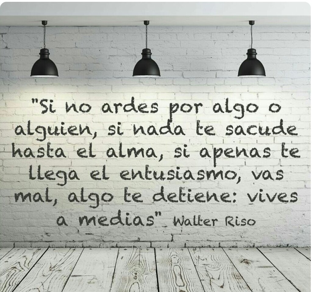 LaClePrivee's tweet photo. Sí, es lunes, ¿pero quién dijo miedo? Entusiásmate, muévete, salta, apasiónate... NO VIVAS A MEDIAS ❤ Bonjour! https://t.co/0RHZQobsWB