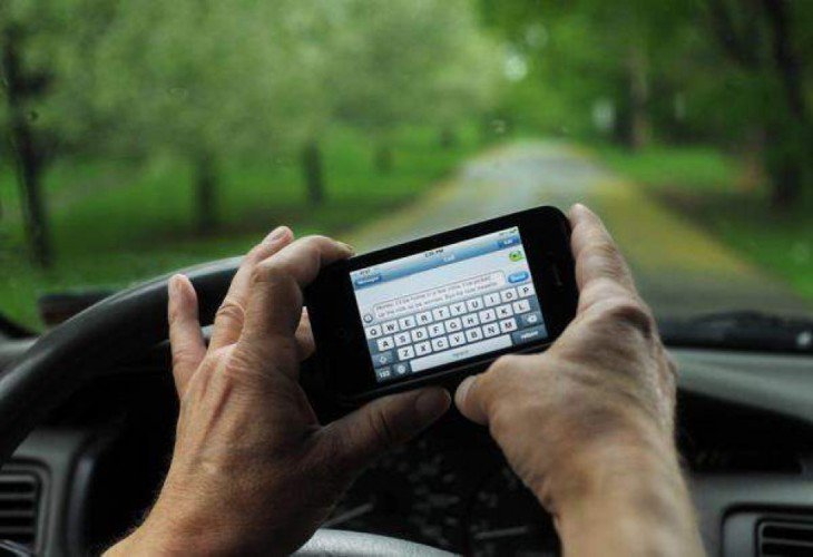 FangioBe's tweet photo. #Freeedrive bindt de strijd aan tegen de smartphones
https://t.co/iOWLcWePYC https://t.co/b1lgOw7Kqo