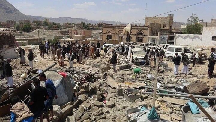 SamYemenyemen's tweet photo. Entire neighborhoods erased &amp; 1000s of residential areas destroyed in #Yemen due to #SaudiWarCrimesInYemen  https://t.co/XWN5yA1WdA