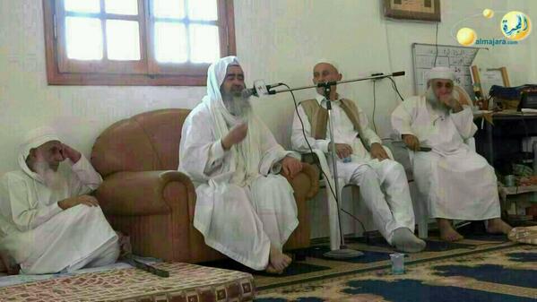MahmoodEBalushi's tweet photo. #وطني_أخلاق_وأعراف
تواضع تكن كالنجم لاح لناظر ........... ما أروعك يا شيخ أحمد وما أرفعك عند الله منزلا https://t.co/s5wmOQ3oMB