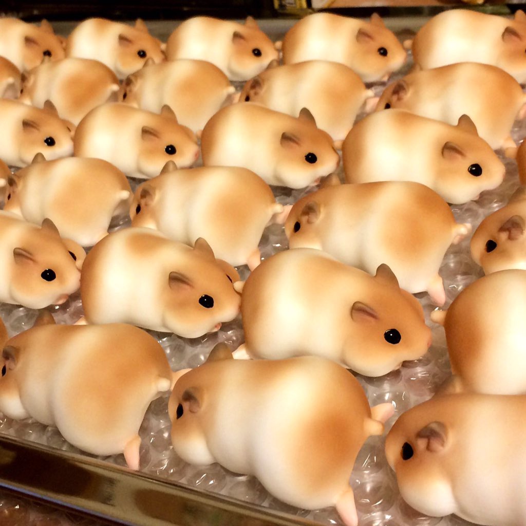 yamofim's tweet photo. 昨日、こんがり焼き色を付けていたハムスターフィギュア仕上げました( ´ᆺ` )
ちょっとデカいハムスターも居るよ https://t.co/vbQzDjBy0W