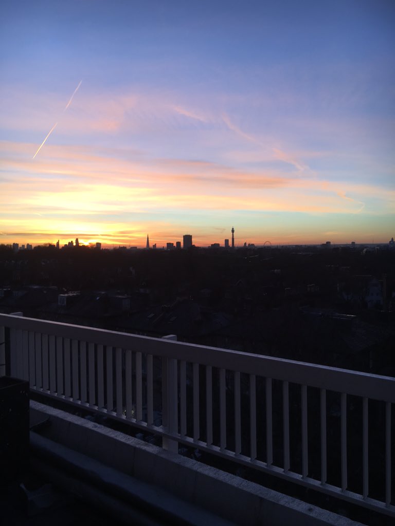 fentoni22's tweet photo. Gorgeous sunrise this morning. And probably the last day I see sun before leaving. #RainApproaching #London https://t.co/Ub4fjWQqpF