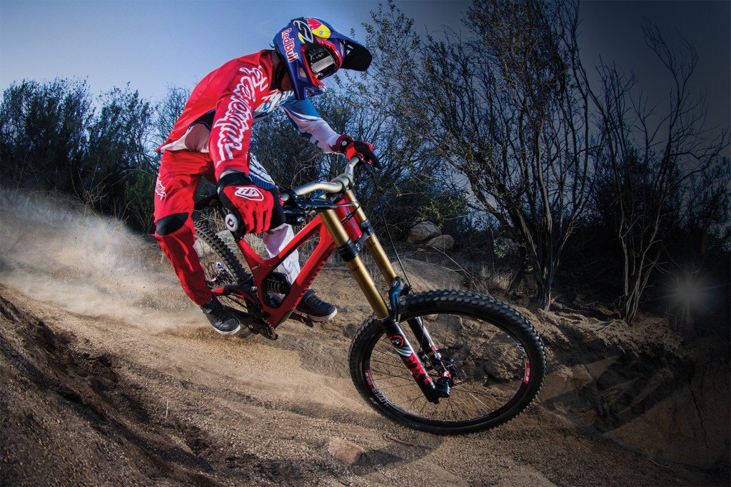 triride's tweet image. What happened to @AaronGwin1? - triridemtb.com/che-fine-ha-fa…