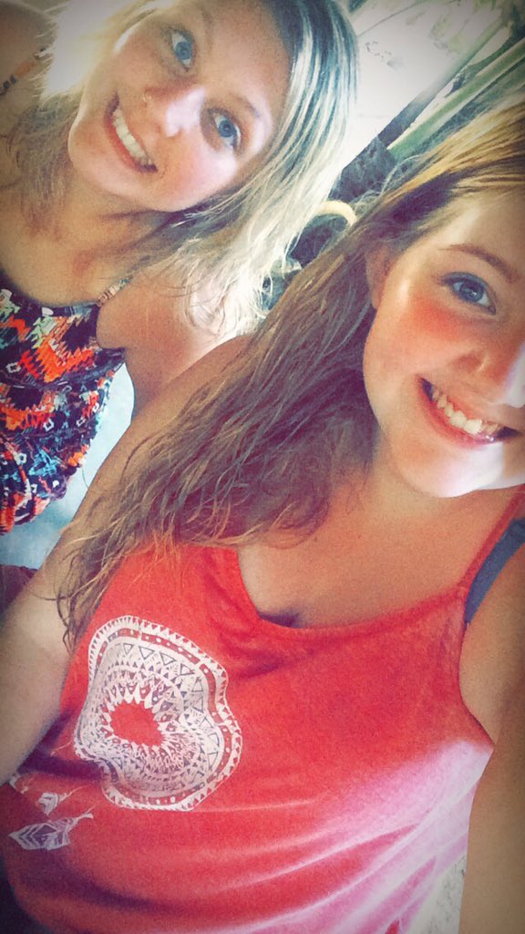 Shan_Coop94's tweet photo. Burnt, but slightly tanned. Loving Sri Lanka! https://t.co/7W3Yf9uAqb