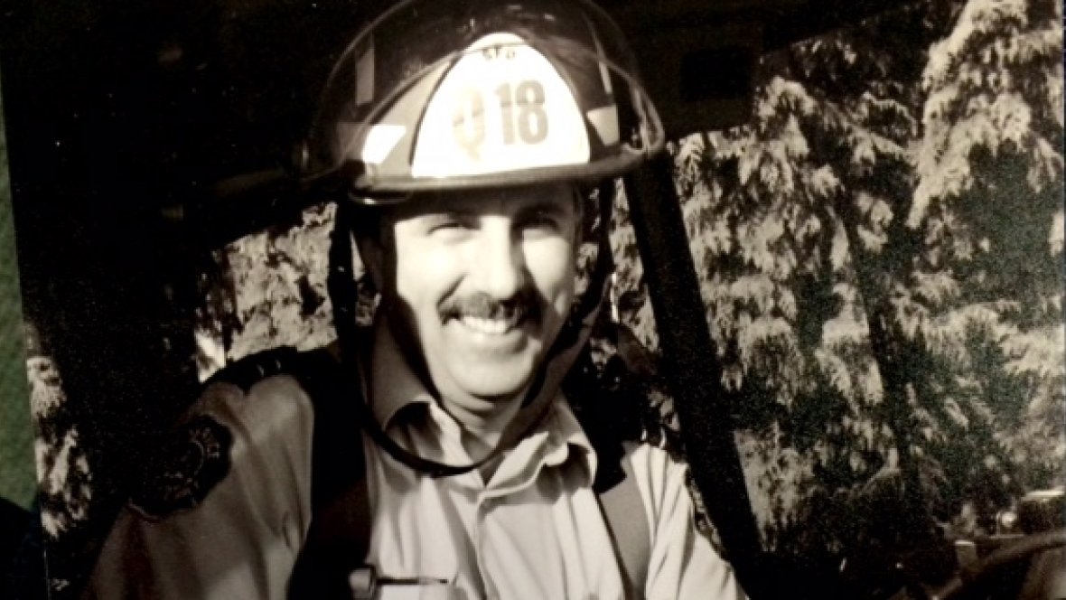 Surrey firefighter gets in line of duty death memorial after battle with lung cancer.
bit.ly/1niK9MF