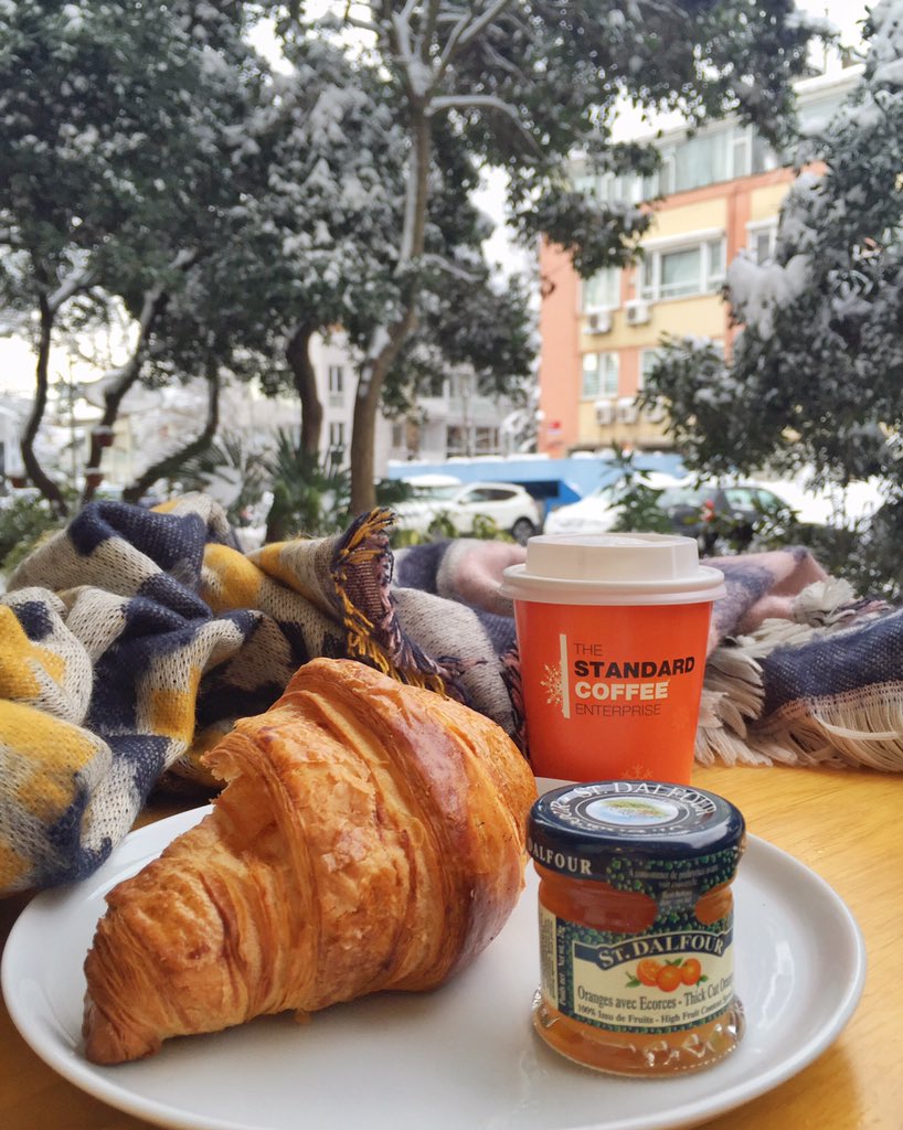 CoffeeStandard's tweet photo. Erkenciler yaşadı! #StandardCoffee 'de HER sabah 08.00-10.00 arası #FiltreKahve + #Kruvasan + #Reçel sadece 10 TL! https://t.co/ngzzJpqZfY