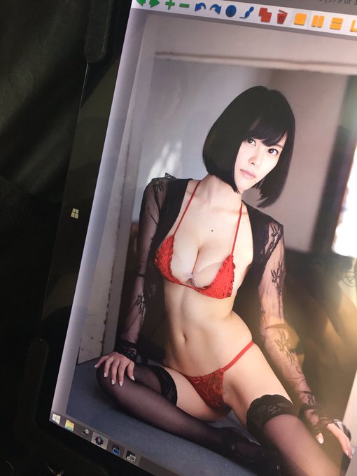 ネットから引っ張って来た画像と最近のグラビアを見ても一目瞭然でしょ？🙈✨  【yvesjubilee】様のおかげなのです💞8月から通い始めて週1では絶対通ってるけど、たまに食べ過ぎてお腹出るけど顔が違う👏😂スッキリ✨<a href="/tag/twitter%E3%81%AB%E3%82%82%E8%87%AA%E6%92%AE%E3%82%8A%E3%82%92%E8%BC%89%E3%81%9B%E3%82%8B"class="tags"><span>#twitterにも自撮りを載せる</span></a>