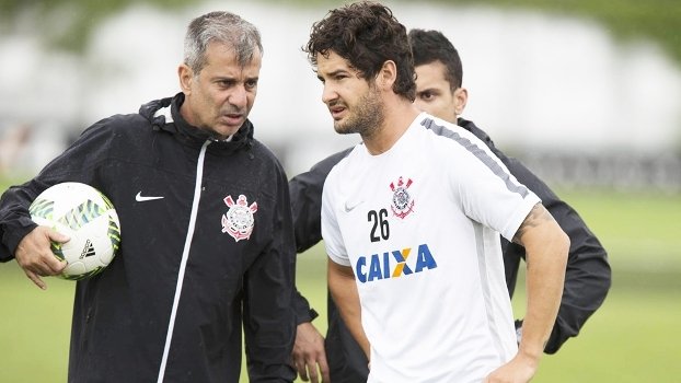 ESPNBrasil's tweet photo. Pato terá seis meses para mostrar que pode ficar em definitivo no Chelsea https://t.co/RBFPr8m98r https://t.co/DABeamejCu