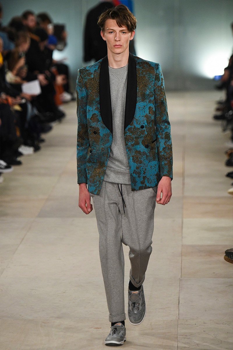 R3tailAgent's tweet photo. Flyest F/W '16 Looks: @CaselyHayfordUK...THAT jacket? Paired w/ elevated casual-wear? Sick! #Priin #menswear #style https://t.co/Mi5hqckcC3