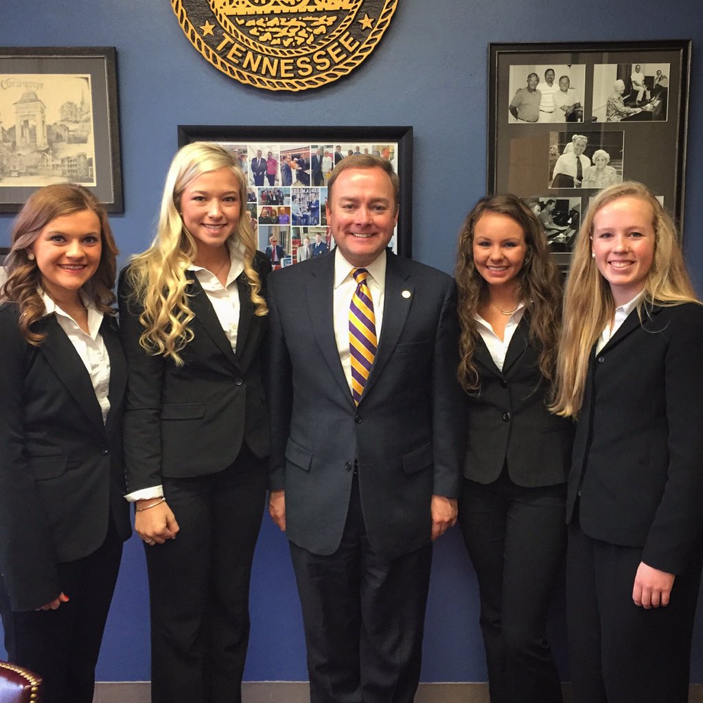 JMHanson007's tweet photo. Thanks to @CovingtonHighTN HOSA for educating our community about Neonatal Abstinence Syndrome (NAS). https://t.co/uG32V2y50e