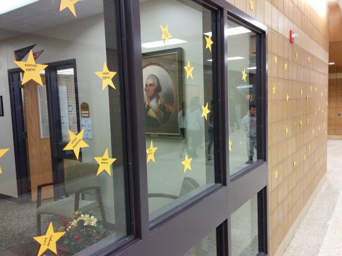 DannekerED's tweet photo. Everyone is a star! #erhswinterweek16 @ERHS_students https://t.co/lhDlDBLOUJ