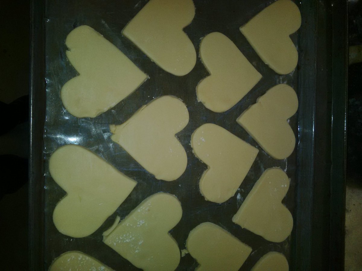 GlamorganBakery's tweet image. Some big hearts here at the bakery preparing for Valentines day. #yyc #shortbreadcookie