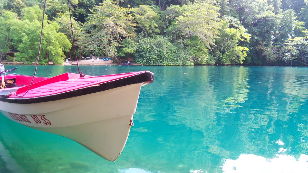 Smooth like glass #bluemondays #bluelagoon #thisisjamaica