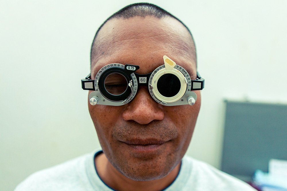 ICRC's tweet image. Cataracts are a major cause of blindness in #Indonesia. Hundreds now have better eyesight thanks to free treatment.