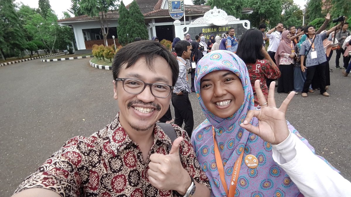 Bareng <a href="/Eniikan/">Eni Megawati</a> di <a href="/KelasInspirasi/">KelasInspirasi</a> Kebumen  **nyengir