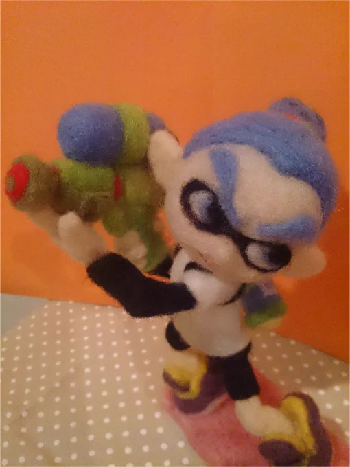 イカくんの巻。背中のインクタンクにセロハンみたいなのをまいたのがポイントである。
#スプラトゥーン #アクレーヌ 