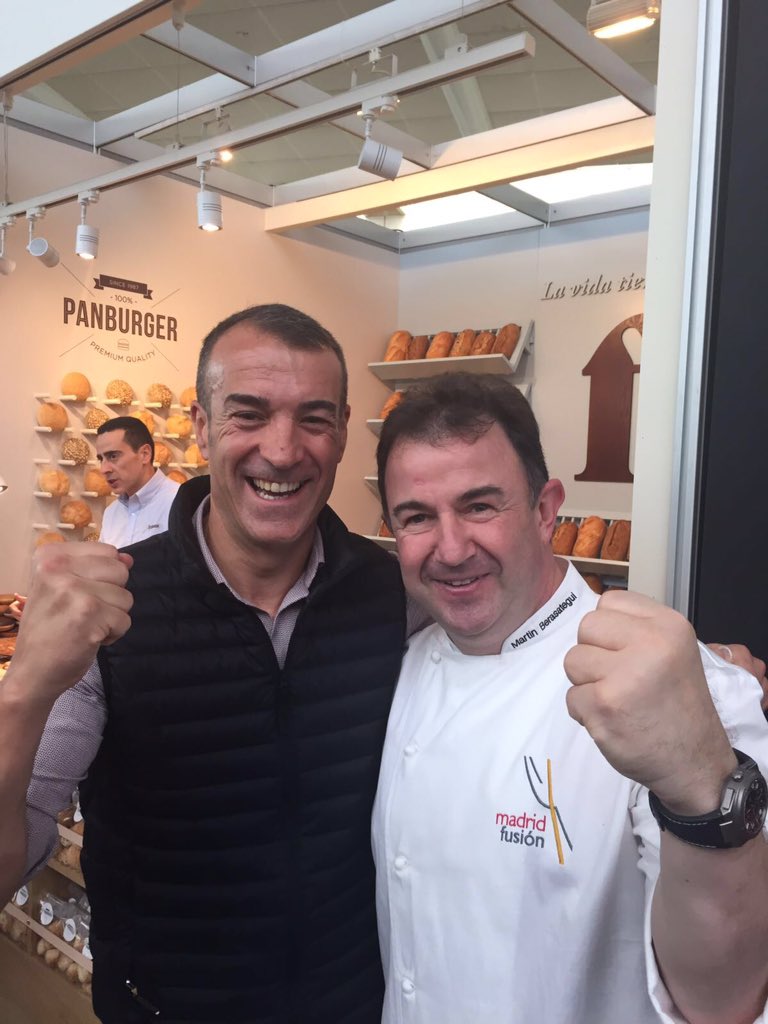 europastry1987's tweet photo. Gracias @Berasategui por visitar nuestro stand en @madridfusion #MF16 https://t.co/OKOV4PpDsZ