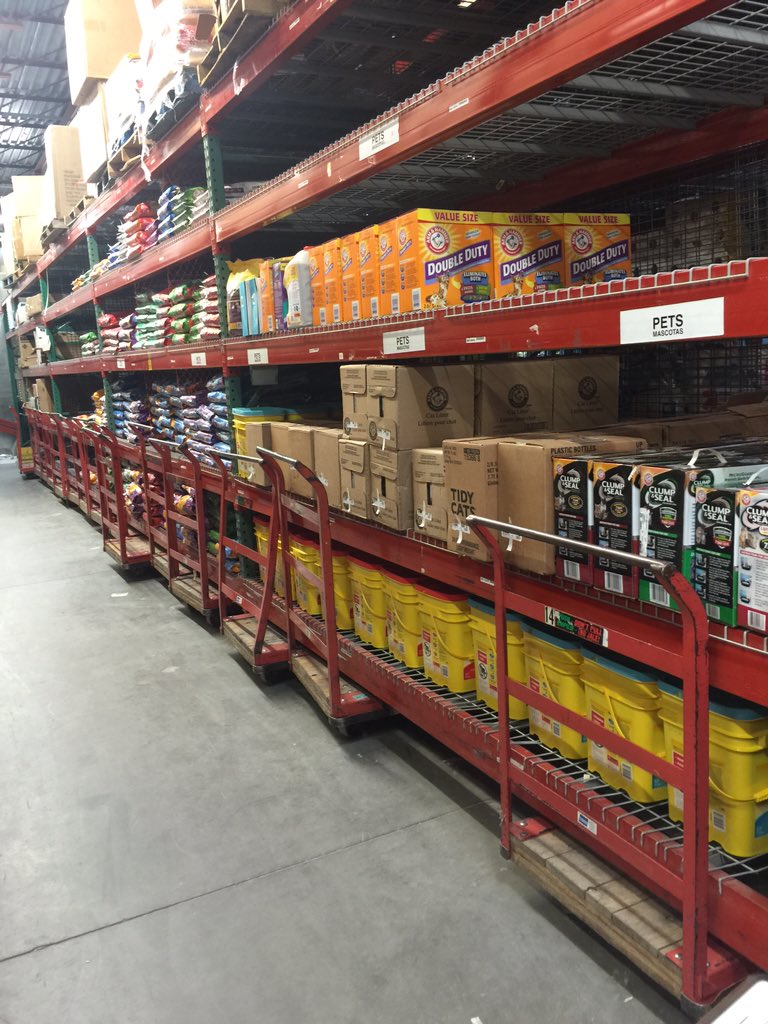 HotFireJS's tweet photo. Looking so fresh and so clean clean!! #backroombounceback @peanutpapi @GranatJessica @dave_target11 @TargetTraci https://t.co/QPwtrllhkF