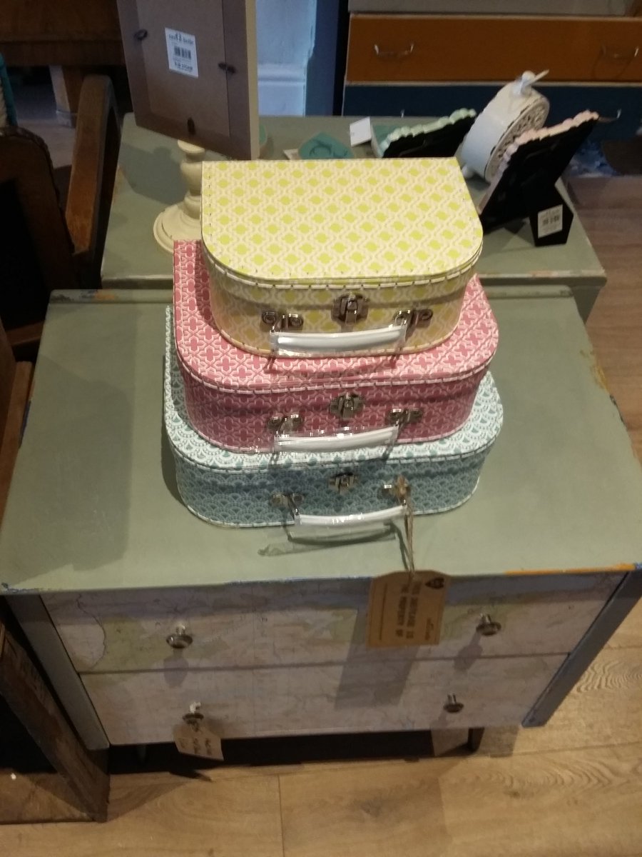 Libertyjonez's tweet photo. We aren't open today but you can check us out online https://t.co/5I9gNTcVVE #gifts #homewares #furniture #follow https://t.co/QD4gStY9CI