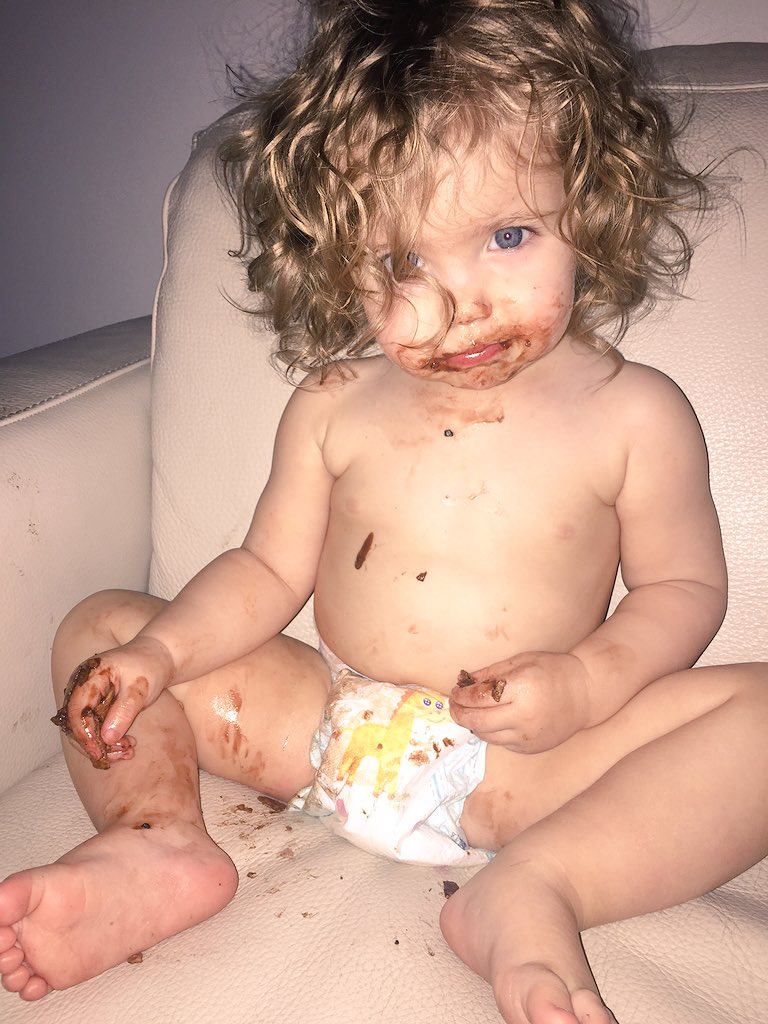 lucy86xx's tweet photo. No more chocolate ice cream for willow 🙈 #messybaby #chocolate #icecream #dirtysofa #messybabyhappybaby #princess https://t.co/u9SL0pYWMk