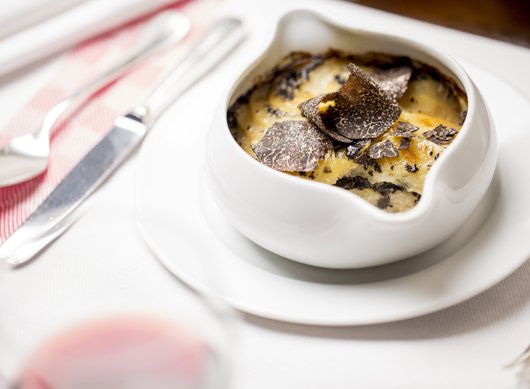 trufflestore's tweet photo. Traditional warm winter dish served at Alain Ducasse's Parisian restaurants #paris #trufflestore #blacktruffle https://t.co/yRCiIjeTia