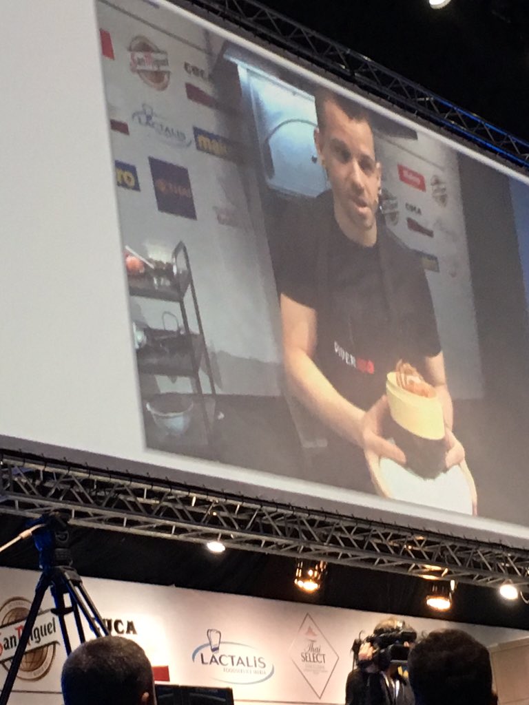 mat_schuster's tweet photo. @Dabizdiverxo of #DiverXO bridging Singapore and Spain @madridfusion #amazing #fusionisalive #mf16 #FoodsfromSpain https://t.co/vqbhTv9Ldl