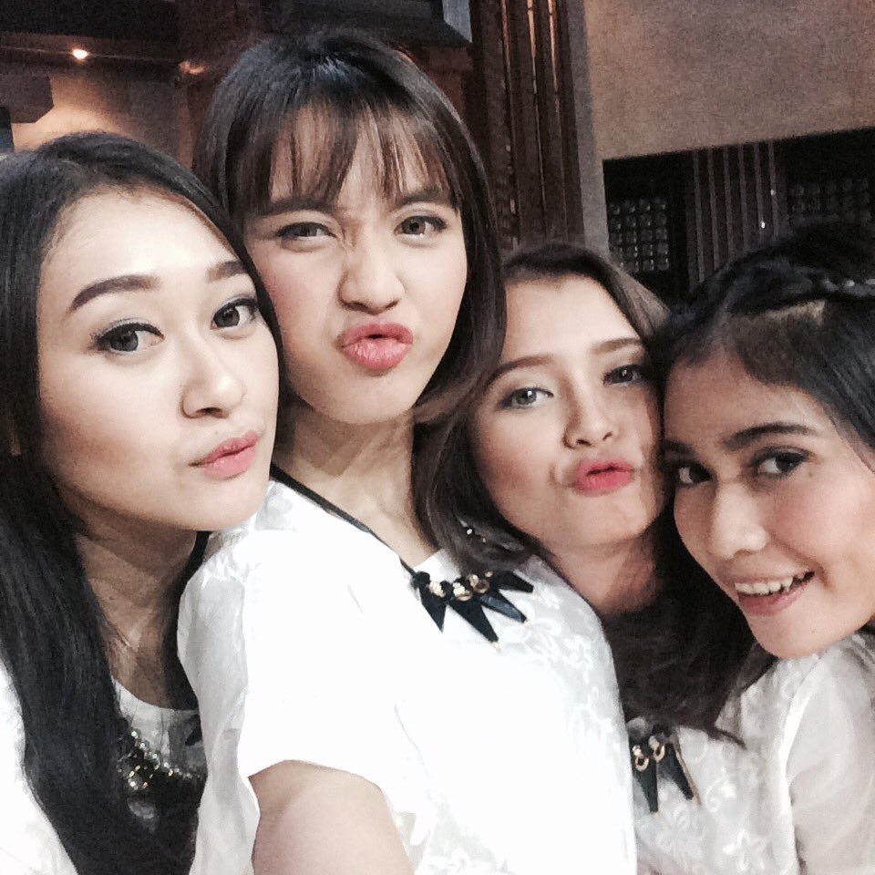 pratamaadit193's tweet photo. RT"@FunMutiaraChiBi: yeeee selesai 🎋🎋🎋 https://t.co/XdOF8n9fbz"