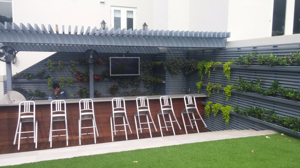 OutdoorsAmazing's tweet photo. #Custombar with #livingwall #outdoordesign #custombackyard #amazingoutdoorsmiami #outdoorliving #outdoorlife https://t.co/QJoJy2pl3Q