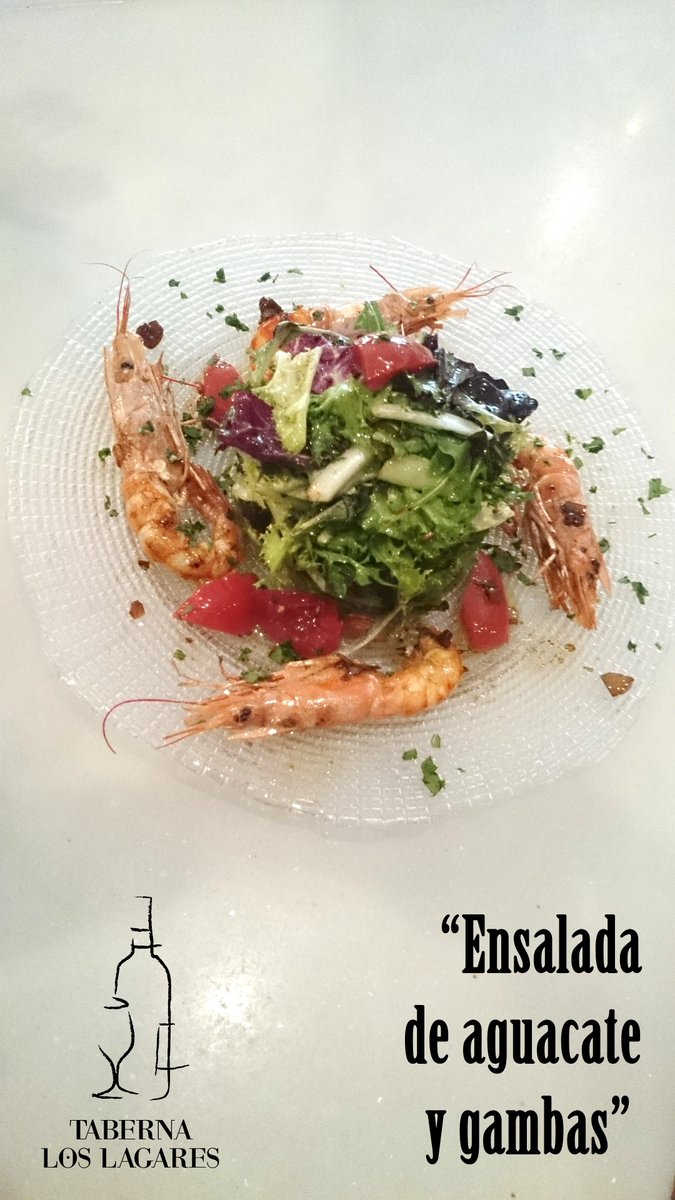 Productos frescos y sanos en la #dietaEquilibradaLosLagares.¿Puedes resistirte a esta ensalada de aguacate y gambas?