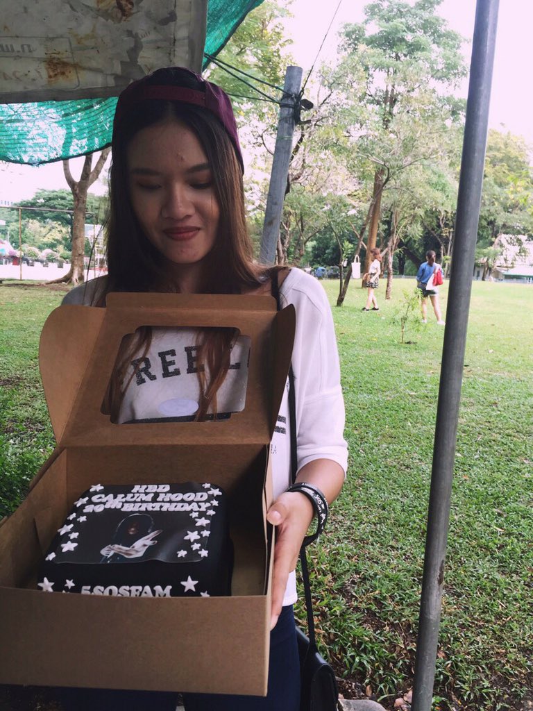 BowerxDepp's tweet image. Happy birthday @Calum5SOS we got you a cake!!❤️😝 love ya🤘🏻🤘🏻🤘🏻 #HappyBirthdayCalum
#HappyBirthdayCalumFromThailand
