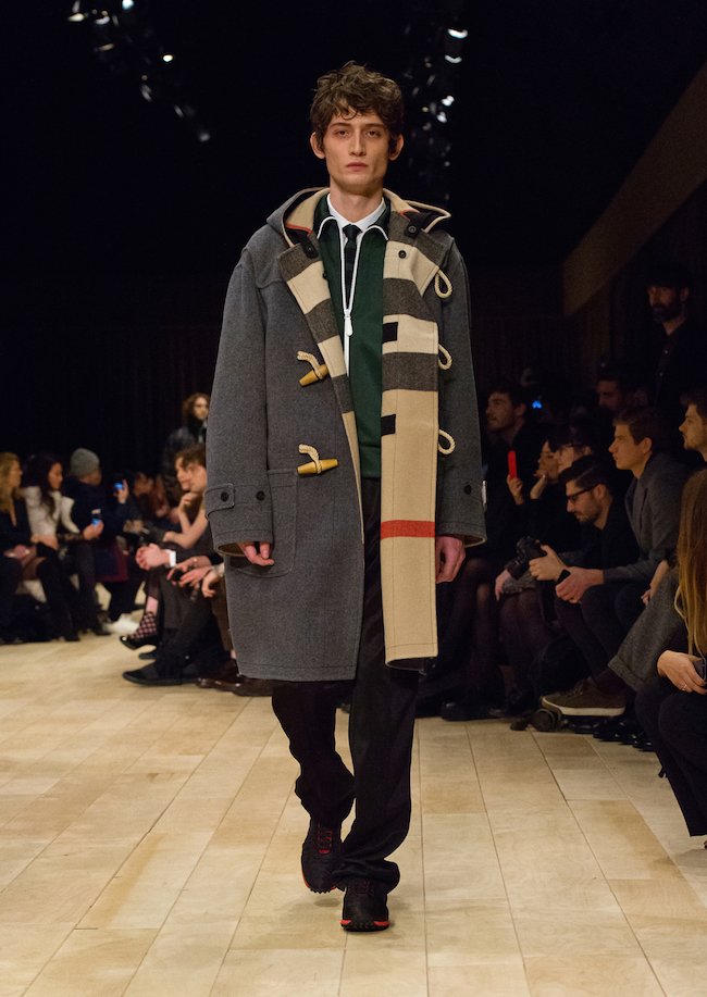 The Fashion Post ザ ファッションポスト Burberry バーバリー がブランド統合後初となるコレクションを発表 故 David Bowie デヴィッド ボウイ へのオマージュもhttps T Co Kqaadc6pfv T Co Fm0ekcmpfa