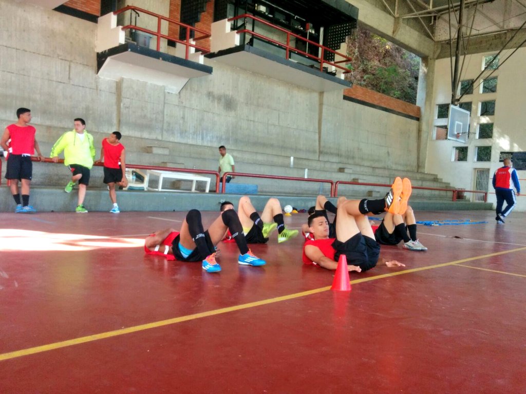CcsFutsalClub's tweet photo. #Sub20 | Primeras fotografías de la pretemporada del Rojo. ¡Vamos Caracas! https://t.co/Hs7yFP1H0J