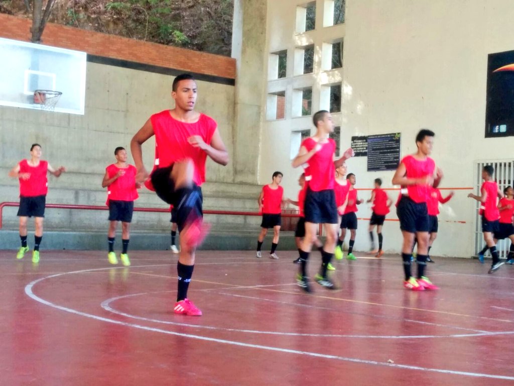 CcsFutsalClub's tweet photo. #Sub20 | Primeras fotografías de la pretemporada del Rojo. ¡Vamos Caracas! https://t.co/Hs7yFP1H0J