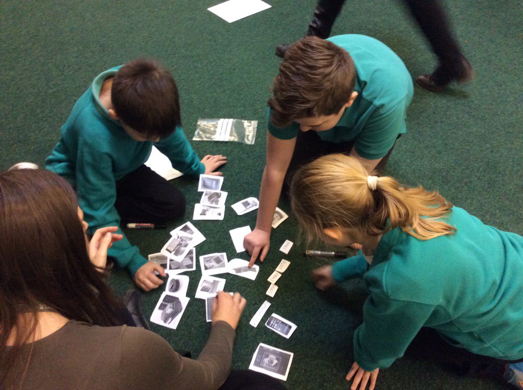 Springwood_Prm's tweet photo. Exploring how homes have changed since the 1950s in Dosbarth Conwy this afternoon. #SpringConwy #SpringHistory https://t.co/QgOjteCaeY