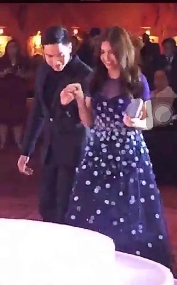cherryannfwren1's tweet photo. Gentleman #ALDUB2ndCondtion #ThatsMyAmboy dagdag puntos k jan tisoy. haha https://t.co/DPsEAapRsw