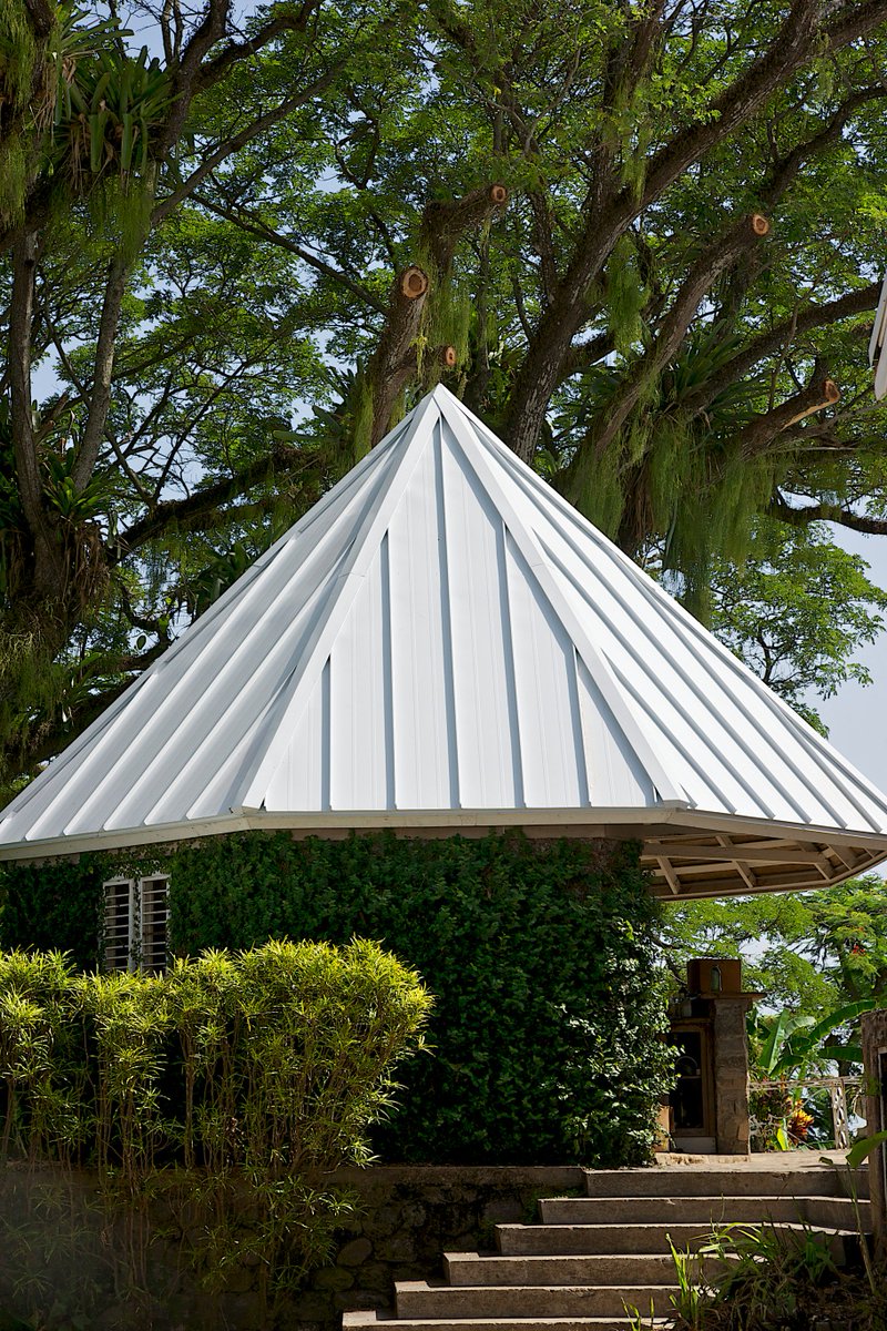 QualityDealers's tweet photo. The Standing Seam complements nature's beauty. #QDRoofing #QDProducts https://t.co/aCeCI5jW74