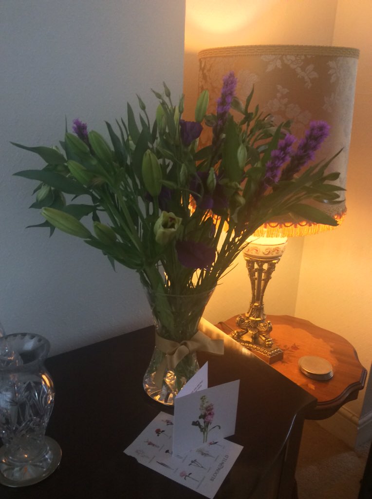 LHigginswal's tweet photo. @BloomandWild Thank you for prompt delivery for a birthday. Gorgeous flowers brightens up a room. #presentwin #lush https://t.co/yJ9jP9Ypnz