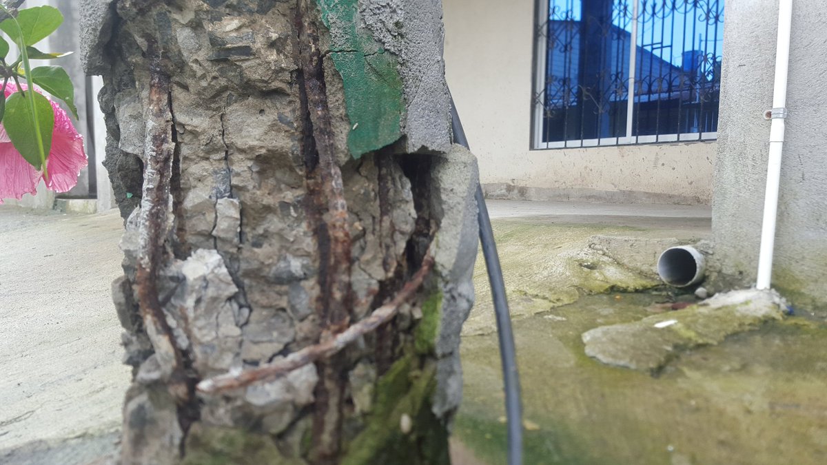 AbrahamAALH's tweet photo. @CNEL_EP seguimos esperando sin respuesta cada vez más peligroso la caída del poste @lahoraecuador @DiarioExtraEc https://t.co/avPQu8GnQq