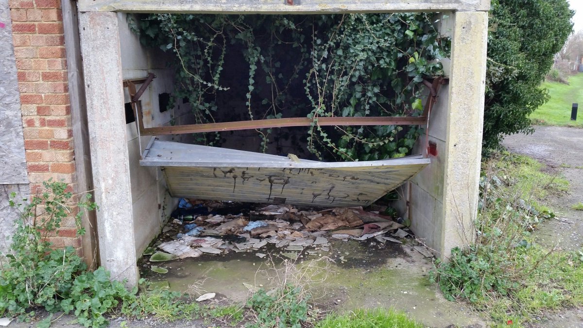Thomas_Undy's tweet photo. @SwaleCouncil Garages in Davington, next to a busy alleyway, playground and school. Asbestos roofing has collapsed. https://t.co/OlEu7VoT0i