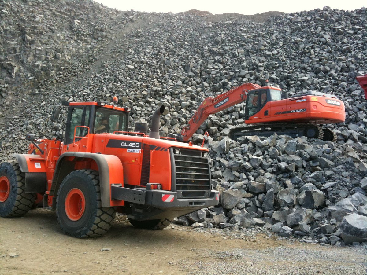 precleanersuk's tweet photo. #turbo III #Precleaner Polymer units on Heavy-Duty #Doosan #Excavator and #Wheel #Loader > https://t.co/M5xacaUEDk https://t.co/L43xOiyGDp